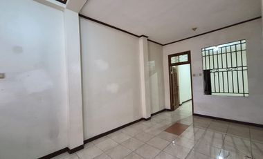 Disewakan Paviliun Strategis di Jl. Tebet Timur Dalam - Cocok untuk Kantor, Akses Mudah & Lingkungan Nyaman