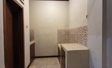 Disewakan Paviliun Strategis di Jl. Tebet Timur Dalam - Cocok untuk Kantor, Akses Mudah & Lingkungan Nyaman