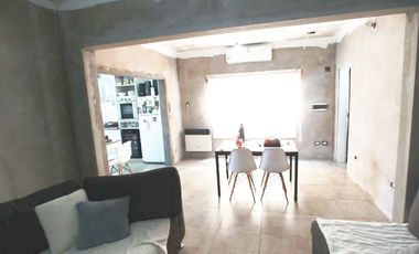 Casa PH en venta en Villa Dominico