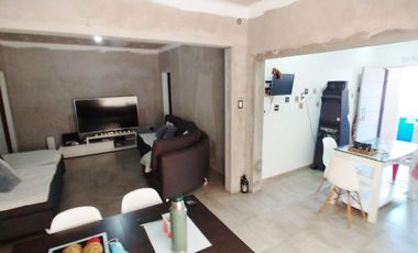 Casa PH en venta en Villa Dominico