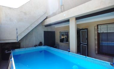 Casa PH en venta en Villa Dominico