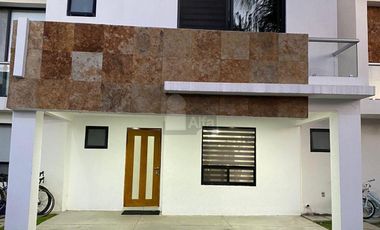 Casa en venta en Valle de Juriquilla, privada con Alberca, Salón de Eventos y áreas verdes