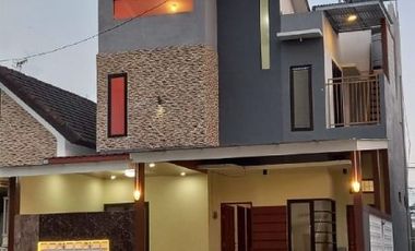 Rumah Mewah Minimalis 2 Lantai Dekat Kampus ITN 2 Kepuharjo Malang
