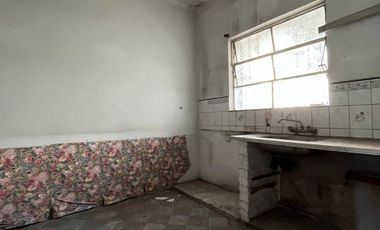 EXCELENTE UBICACION   Chalet de 3 AMBIENTES ubicado a 100 metros de la estación .