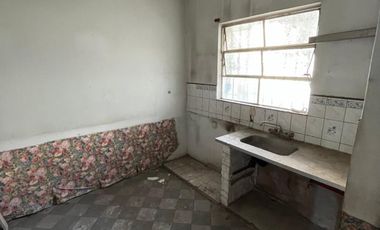 EXCELENTE UBICACION   Chalet de 3 AMBIENTES ubicado a 100 metros de la estación .