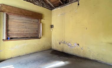 EXCELENTE UBICACION   Chalet de 3 AMBIENTES ubicado a 100 metros de la estación .