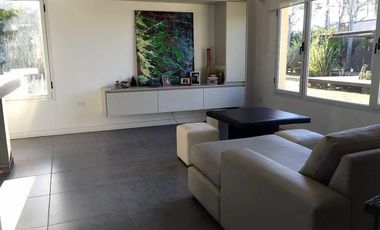 Exclusiva Casa-Quinta con Pileta - Gran parque - 3 amb!! Barrio 4 Robles
