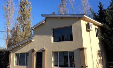 Exclusiva Casa-Quinta con Pileta - Gran parque - 3 amb!! Barrio 4 Robles