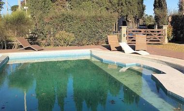 Exclusiva Casa-Quinta con Pileta - Gran parque - 3 amb!! Barrio 4 Robles