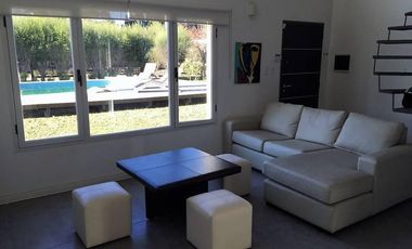 Exclusiva Casa-Quinta con Pileta - Gran parque - 3 amb!! Barrio 4 Robles