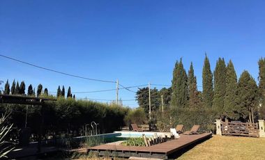 Exclusiva Casa-Quinta con Pileta - Gran parque - 3 amb!! Barrio 4 Robles
