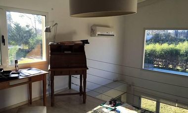 Exclusiva Casa-Quinta con Pileta - Gran parque - 3 amb!! Barrio 4 Robles