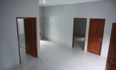 RUMAH JOGLO , LINGKUNGAN ASRI, KAWASAN RAMAI DI UTARA PRAMBANAN