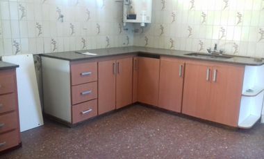 Chalet 2 dorm/quincho/parque - Lamadrid 900 -Lomas Este