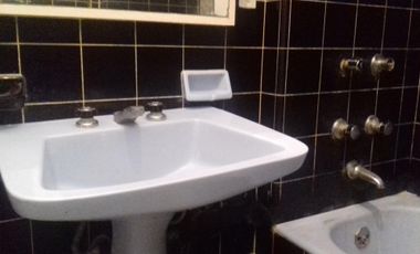 Chalet 2 dorm/quincho/parque - Lamadrid 900 -Lomas Este