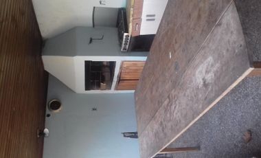 Chalet 2 dorm/quincho/parque - Lamadrid 900 -Lomas Este