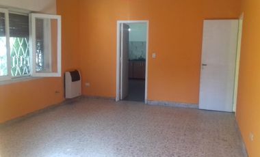 Chalet 2 dorm/quincho/parque - Lamadrid 900 -Lomas Este