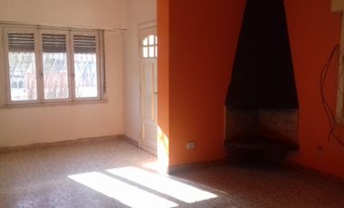 Chalet 2 dorm/quincho/parque - Lamadrid 900 -Lomas Este