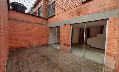 Se vende casa de dos pisos más terraza Barrio Versalles Palmira Valle