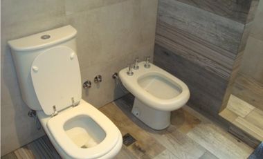 Amplia y moderna Casa 4 dormitorios y piscina zona Parque Primavesi