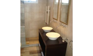 Amplia y moderna Casa 4 dormitorios y piscina zona Parque Primavesi