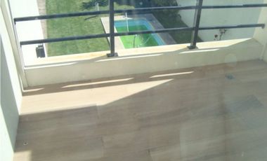Amplia y moderna Casa 4 dormitorios y piscina zona Parque Primavesi