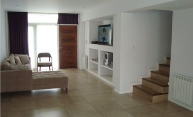 Amplia y moderna Casa 4 dormitorios y piscina zona Parque Primavesi