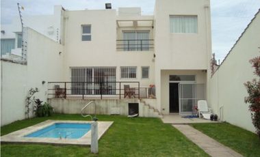 Amplia y moderna Casa 4 dormitorios y piscina zona Parque Primavesi