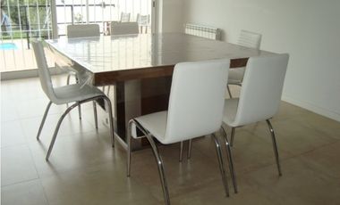Amplia y moderna Casa 4 dormitorios y piscina zona Parque Primavesi
