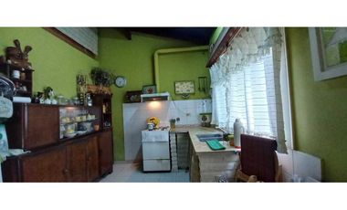 Venta casa MULTIFAMILIAR 2 casas + 3 locales +2 deptos