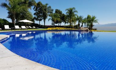 Casas de lujo en coto a unos pasos del Lago