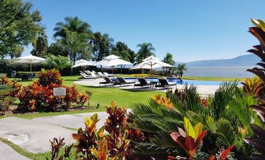 Casas de lujo en coto a unos pasos del Lago