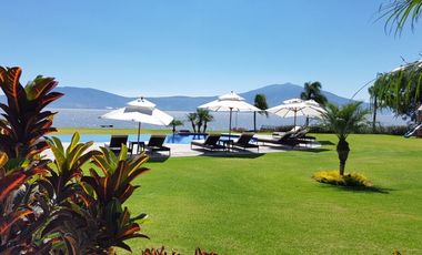 Casas de lujo en coto a unos pasos del Lago