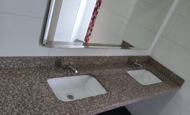 oficina en arriendo en las aguas. Cod A6915201