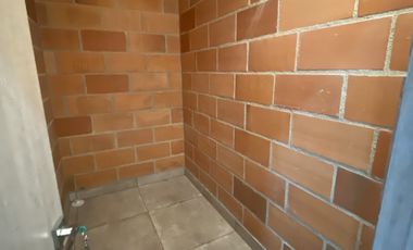 apartamento en arriendo en loma el chocho. Cod A514291