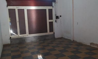 VENDO sobre un lote de 10x30 LOCAL + CASA a refaccionar
