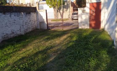 VENDO sobre un lote de 10x30 LOCAL + CASA a refaccionar