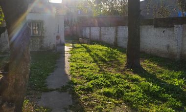 VENDO sobre un lote de 10x30 LOCAL + CASA a refaccionar