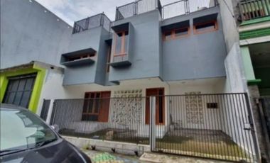Rumah 2 Lantai di Jambangan Siap Huni One Gate Murah