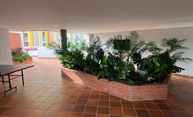 apartamento en arriendo en prados del este. Cod A3402