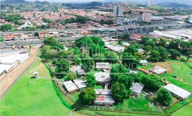 Se Vende Terreno en Avenida Domingo Díaz, Villa Lucre MLS#15381