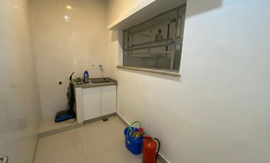 OFICINA VENTA 4 PRIVADOS 2 BAÑOS CENTRO