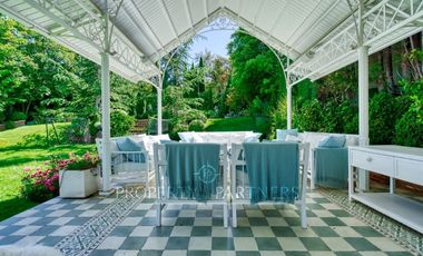 Casa estilo francesa precioso jardin formado, El Huinganal