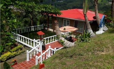 Maat vende Finca en la  Vega, 4000 m2  $495 Millones