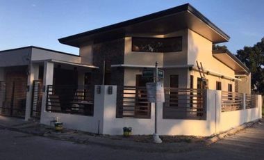 Three Bedroom - Corner Lot House for Sale in Pandan Angeles City
