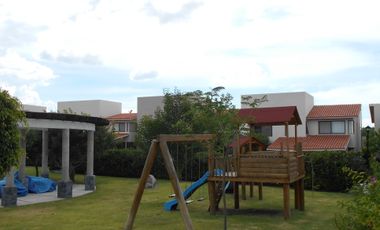 CASA EN VENTA EN CORREGIDORA BALVANERA QUERETARO CON DOBLE SEGURIDAD