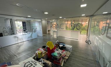 oficina en venta en poblado. Cod V8986309