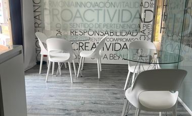 oficina en venta en poblado. Cod V8986309