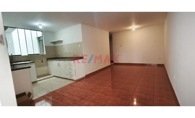 Se Vende Casa  De  Tres Pisos  Y Azotea  (5 Unidades Inmobiliarias ) Frente A  Parque, Limite  A Pueblo Libre  En  La  Urb. Las Brisas