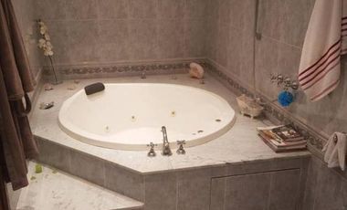 VENTA DE CASA EN SAN MARTIN, INMEJORABLE CALIDAD